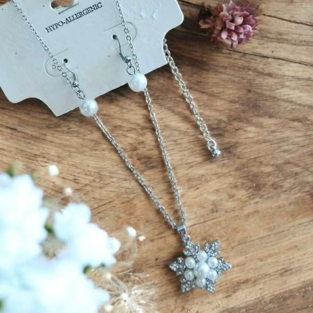 Elegant Silver Pearl Necklace and Earring Set Hypo-Allergenic